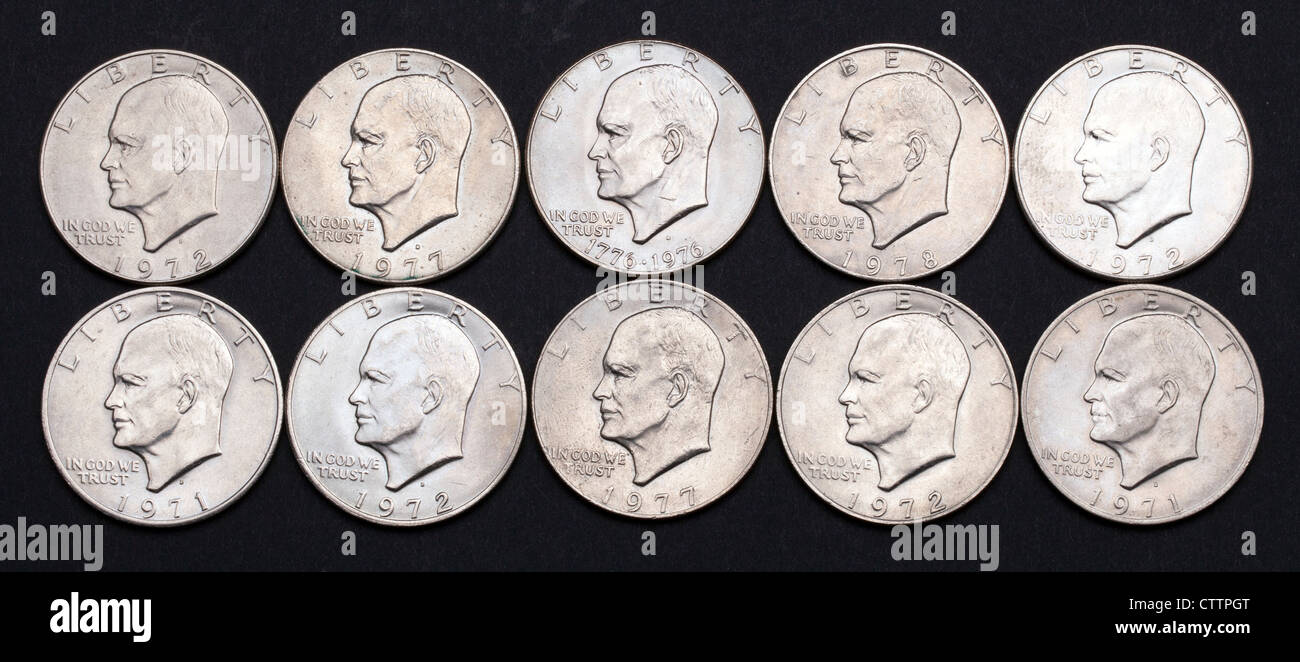 Köpfe Blick auf 10 (zehn) Eisenhower US ein-Dollar-Münzen. Stockfoto