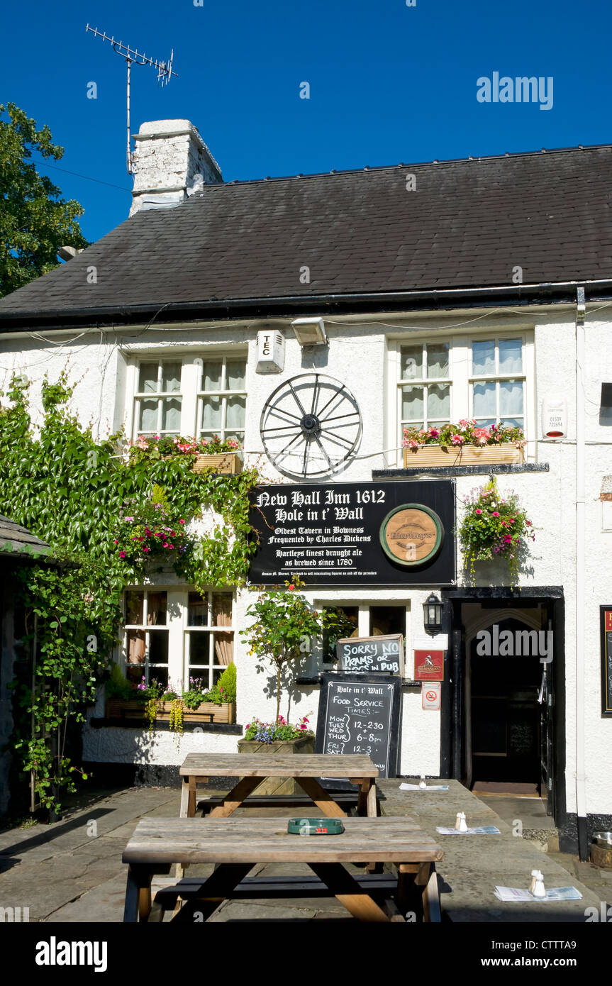 The Hole Int Wall Pub öffentliches Haus Bowness auf Windermere Im Sommer Cumbria England GB Großbritannien GB Großbritannien Stockfoto