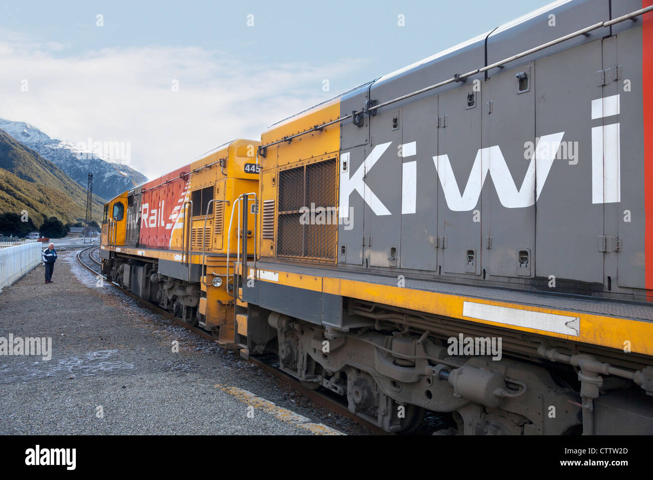 Tranz Alpine Express auf dem Weg von Christchurch zum Arthurs Pass, Neuseeland Stockfoto