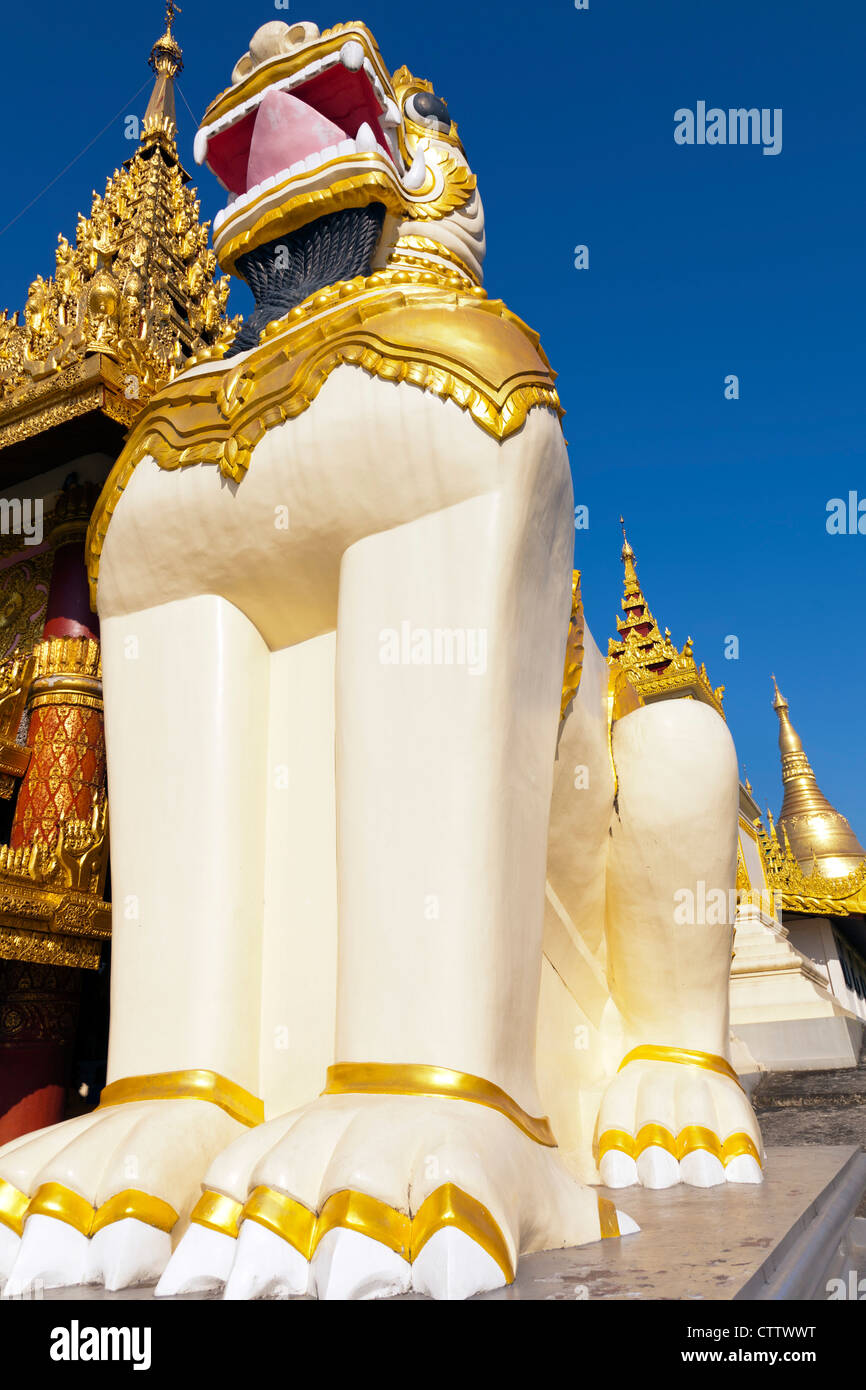 Shwedagon-Pagode Eingang Statue, Yangon, Myanmar Stockfoto
