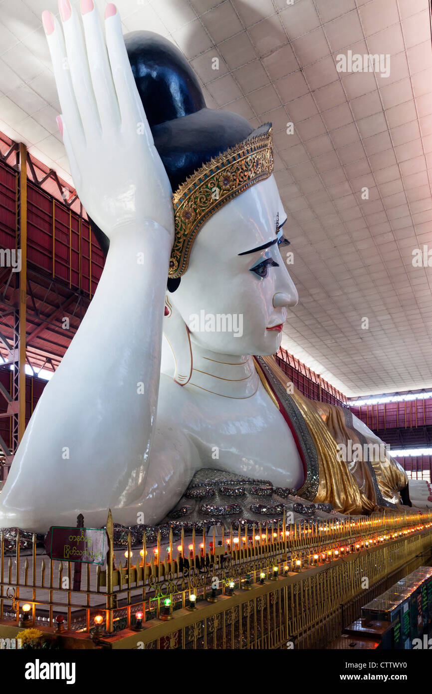 Liegender Buddha, Chaukhtatgyi Paya, Yangon, Myanmar Stockfoto