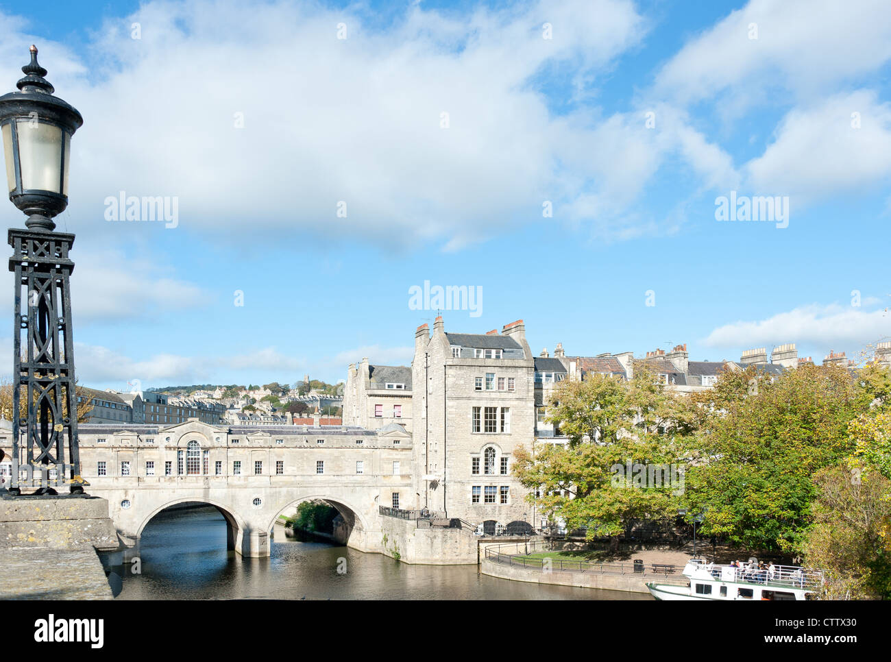 Pulteney Brücke über den Fluss Avon in der Stadt Bath in Somerset, Großbritannien Stockfoto