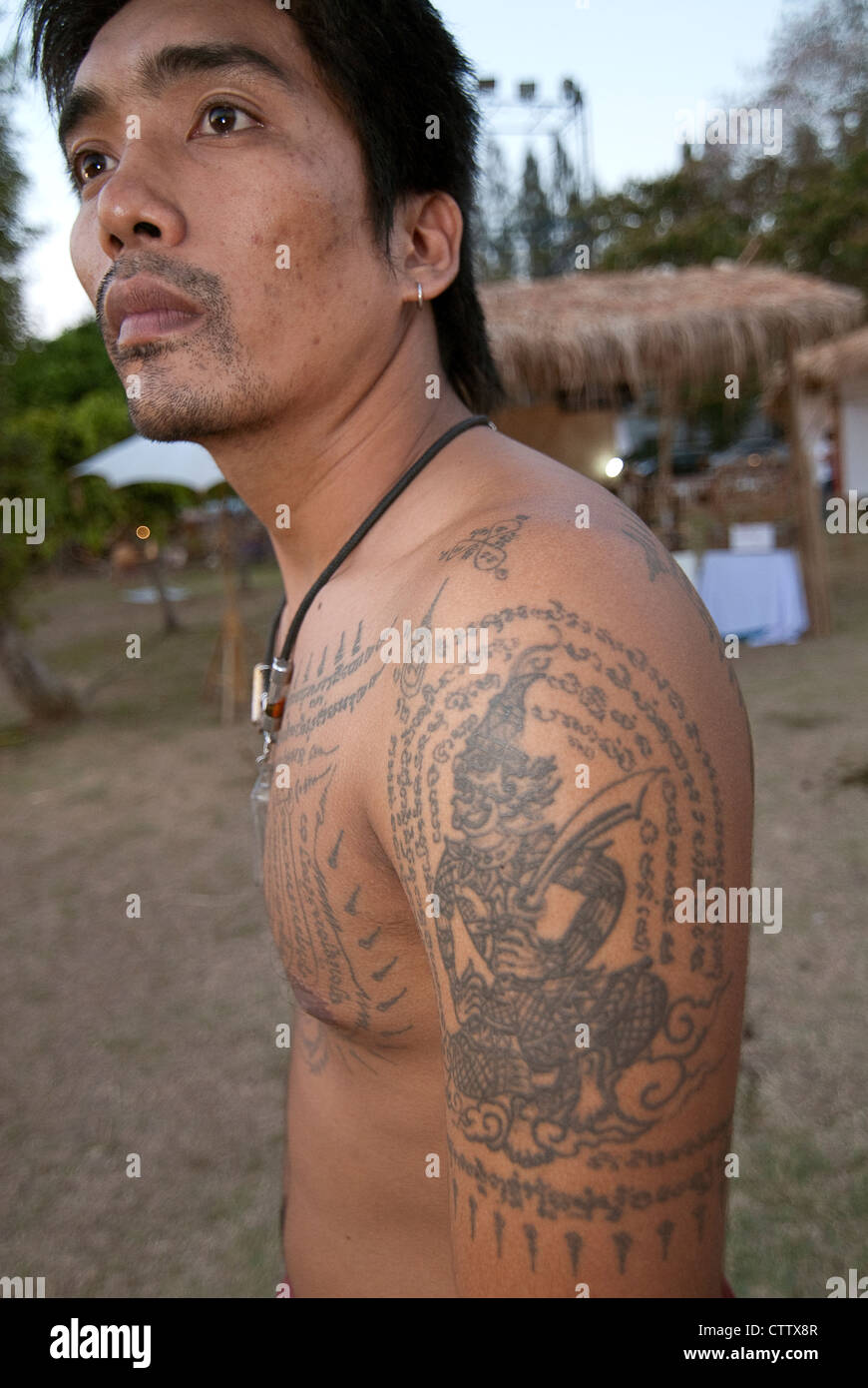 Kickboxer Wai Khru in Ayuthaya. Viele haben Sak Yan. Stockfoto
