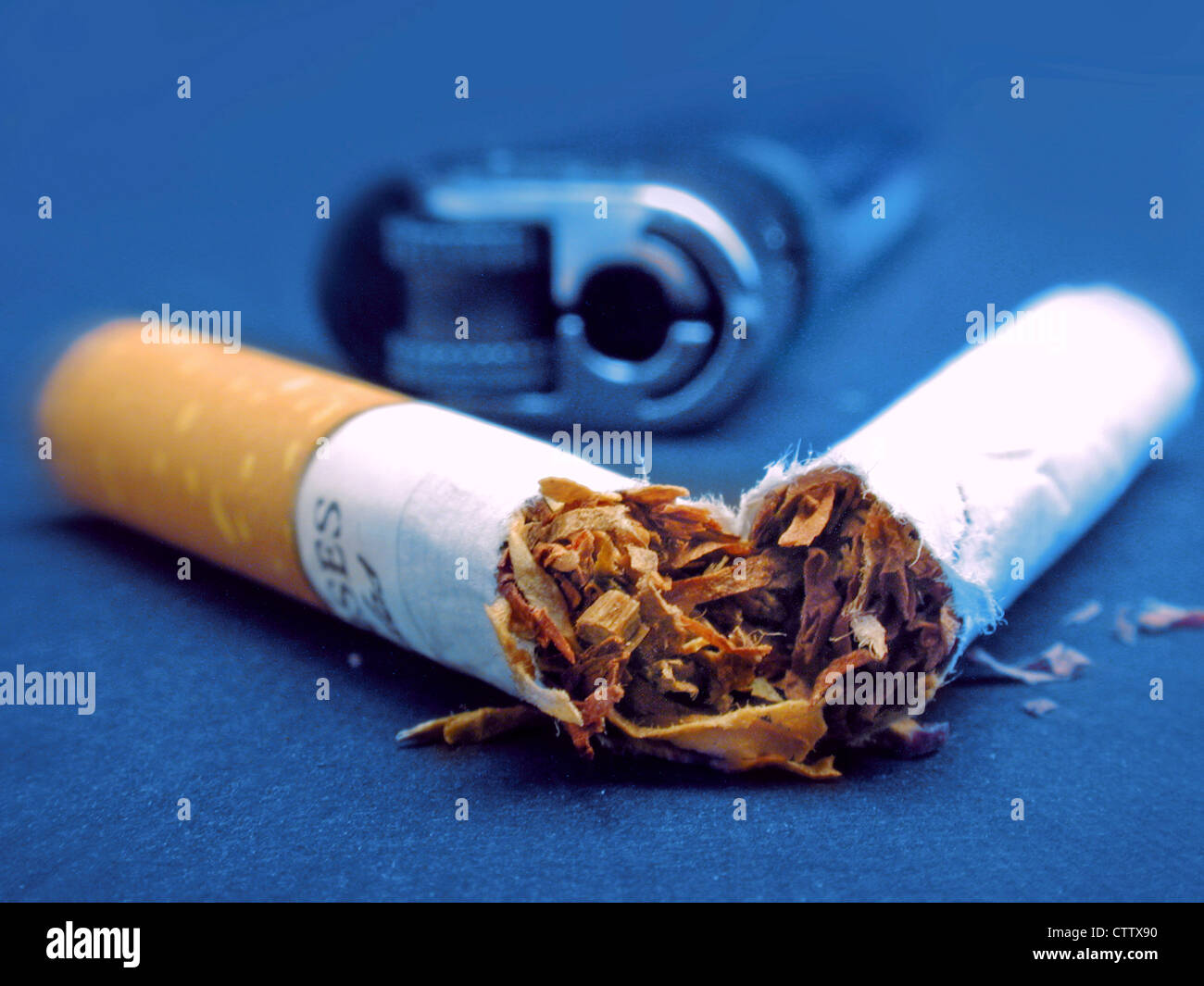 Zerbrochnen Zigarette Stockfoto