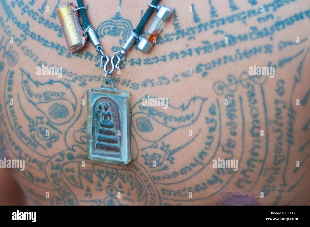 Kickboxer Wai Khru in Ayuthaya. Viele haben Sak Yan. Stockfoto