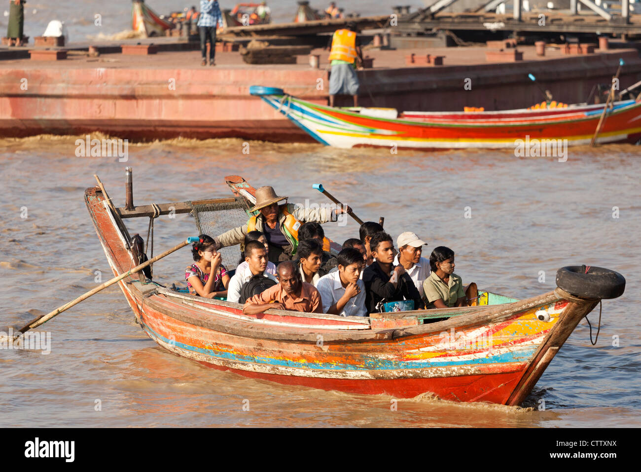 Fähre Boote, Yangon River, Yangon, Myanmar Stockfoto