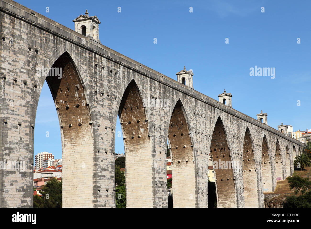 Das Aguas Livres Aquädukt (Aqueduto Das Aguas Livres) in Lissabon, Portugal. Stockfoto