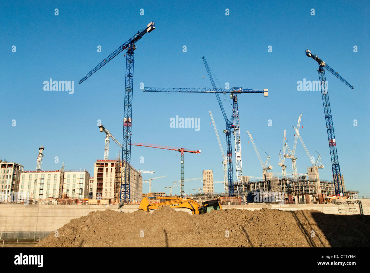 Bau des Olympischen Dorfes komplexe bilden Bestandteil der neu belebten Stadt Stratford nach den Spielen im Jahr 2012. Stockfoto