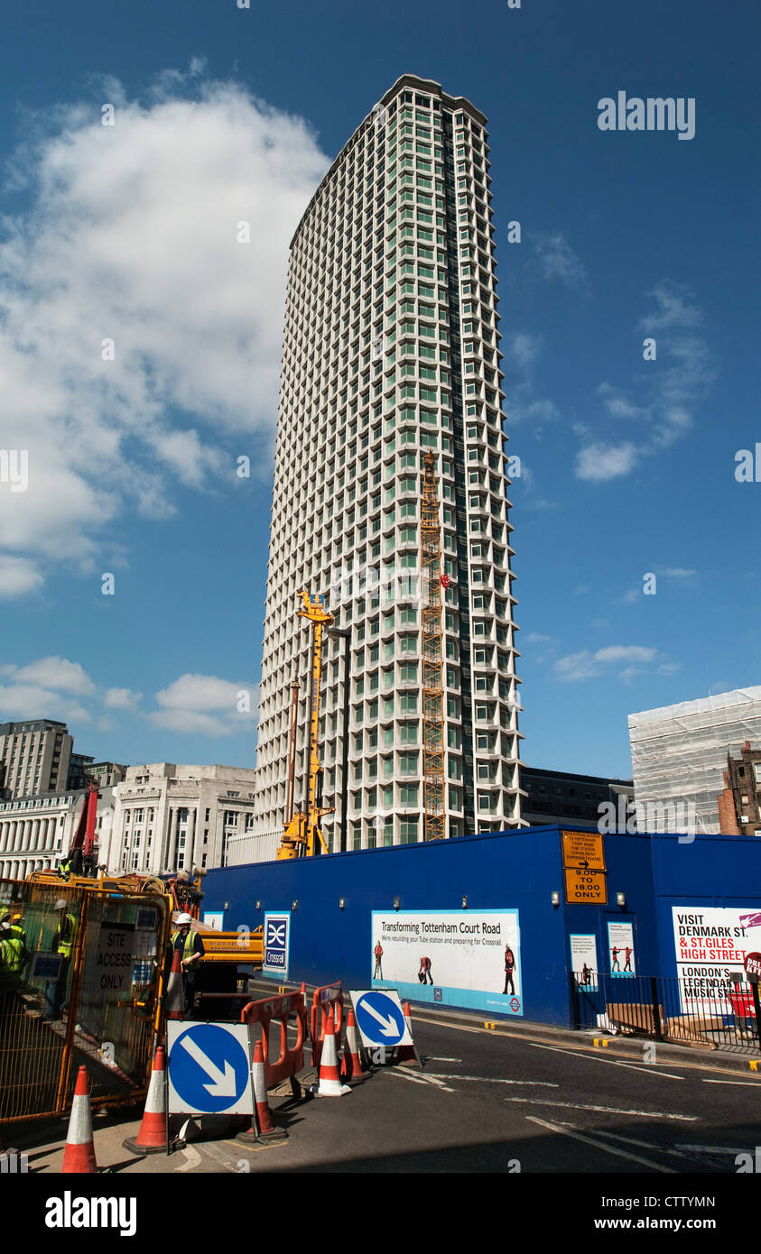 Thameslink Crossrail arbeiten an der Tottenham Court Road Station rund um Centrepoint, Zentral-London, UK. Stockfoto