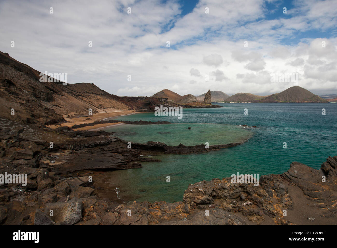 Landschaftsansicht der versunkenen Vulkankrater, Bartolome Insel, Nationalpark Galapagosinseln, Galapagos, Ecuador Stockfoto