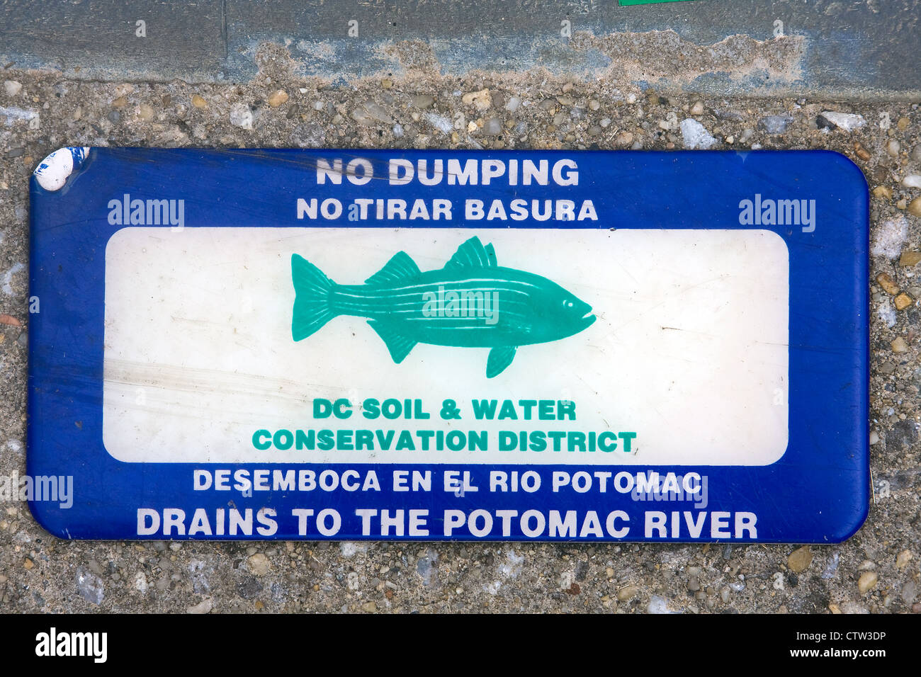 District Of Columbia-Abteilung für die Umwelt tun nicht verschmutzen entwässert in den Potomac River zu unterzeichnen, an der Spitze von einem Sturm-Entwässerung Stockfoto