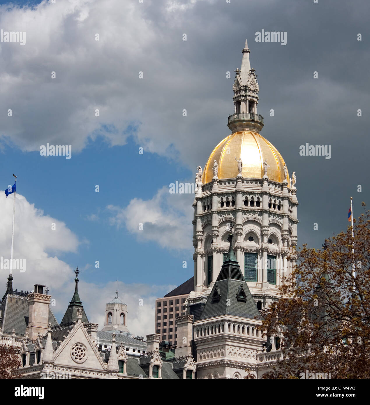 Nahaufnahme des goldenen Kuppel State Capitol Gebäude in Hartford Connecticut. Stockfoto