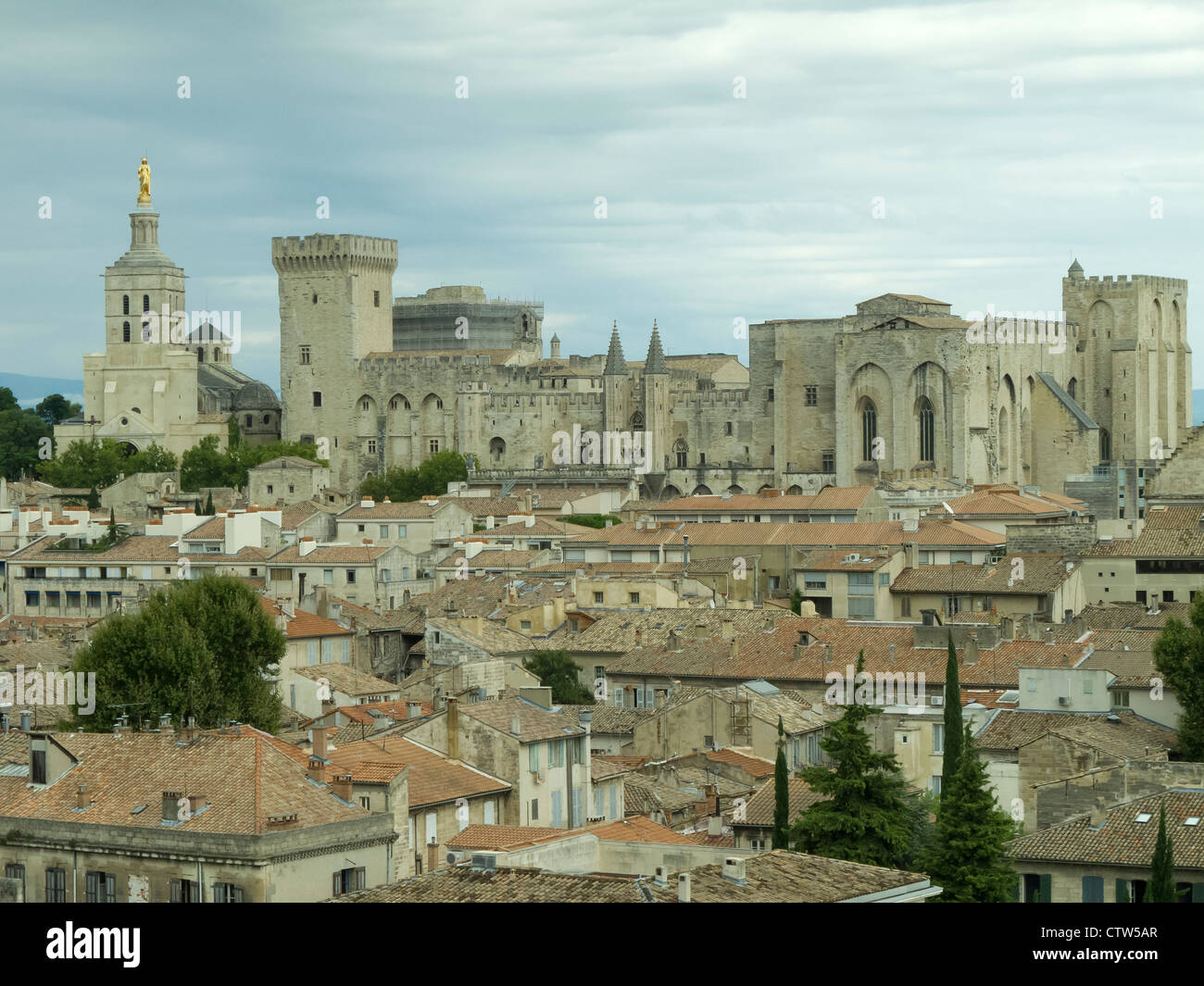 Der päpstliche Palast in der historischen Stadt Avignon, Südfrankreich. August 2011. Stockfoto