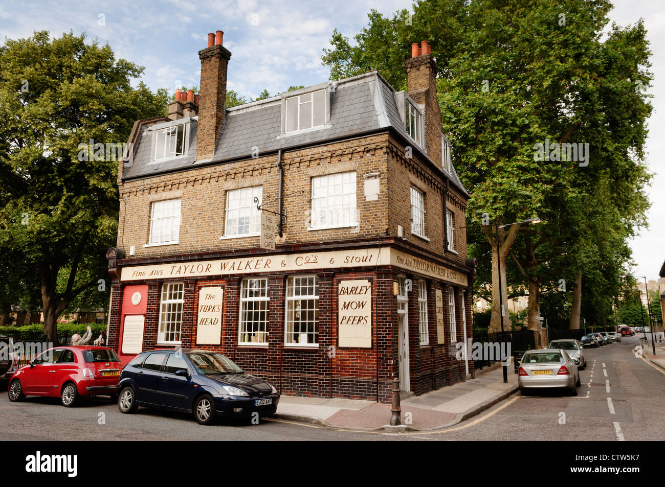 Der Türke Kopf, eine alte historische Kneipe in Wapping, Tower Hamlets, London, Großbritannien. Stockfoto