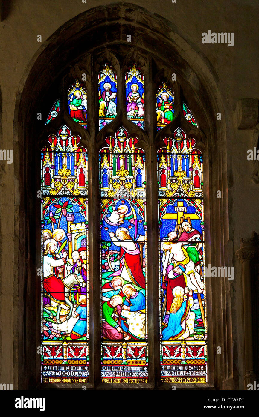 Zeile der Glasfenster in der Holy Trinity Church, Long Melford, Suffolk Stockfoto
