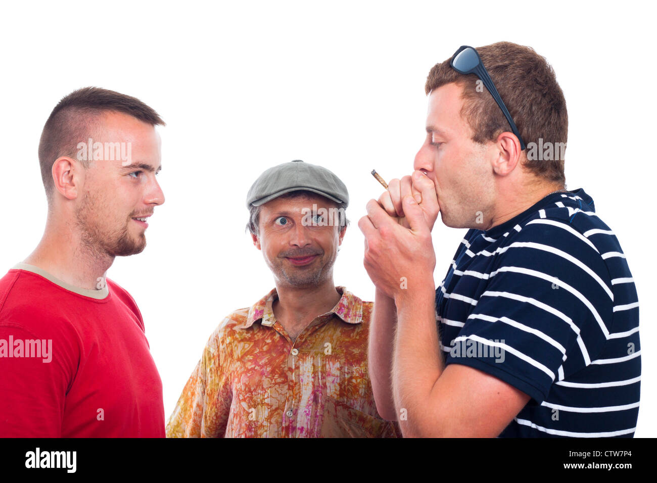 Drei Freunde Rauchen Haschisch Joints, isoliert auf weißem Hintergrund. Stockfoto