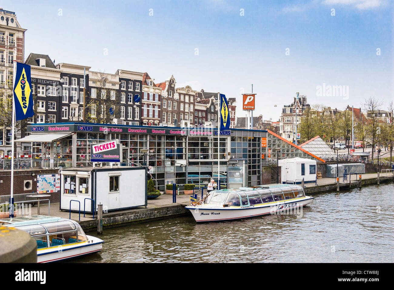 Kanäle von Amsterdam in Nord-Holland, Niederlande. Stockfoto
