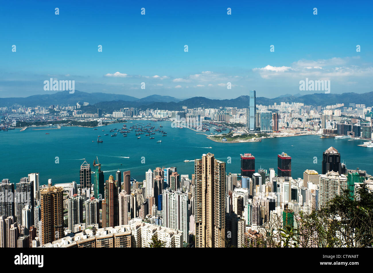 Hafen von Hongkong bei Tageslicht Stockfoto