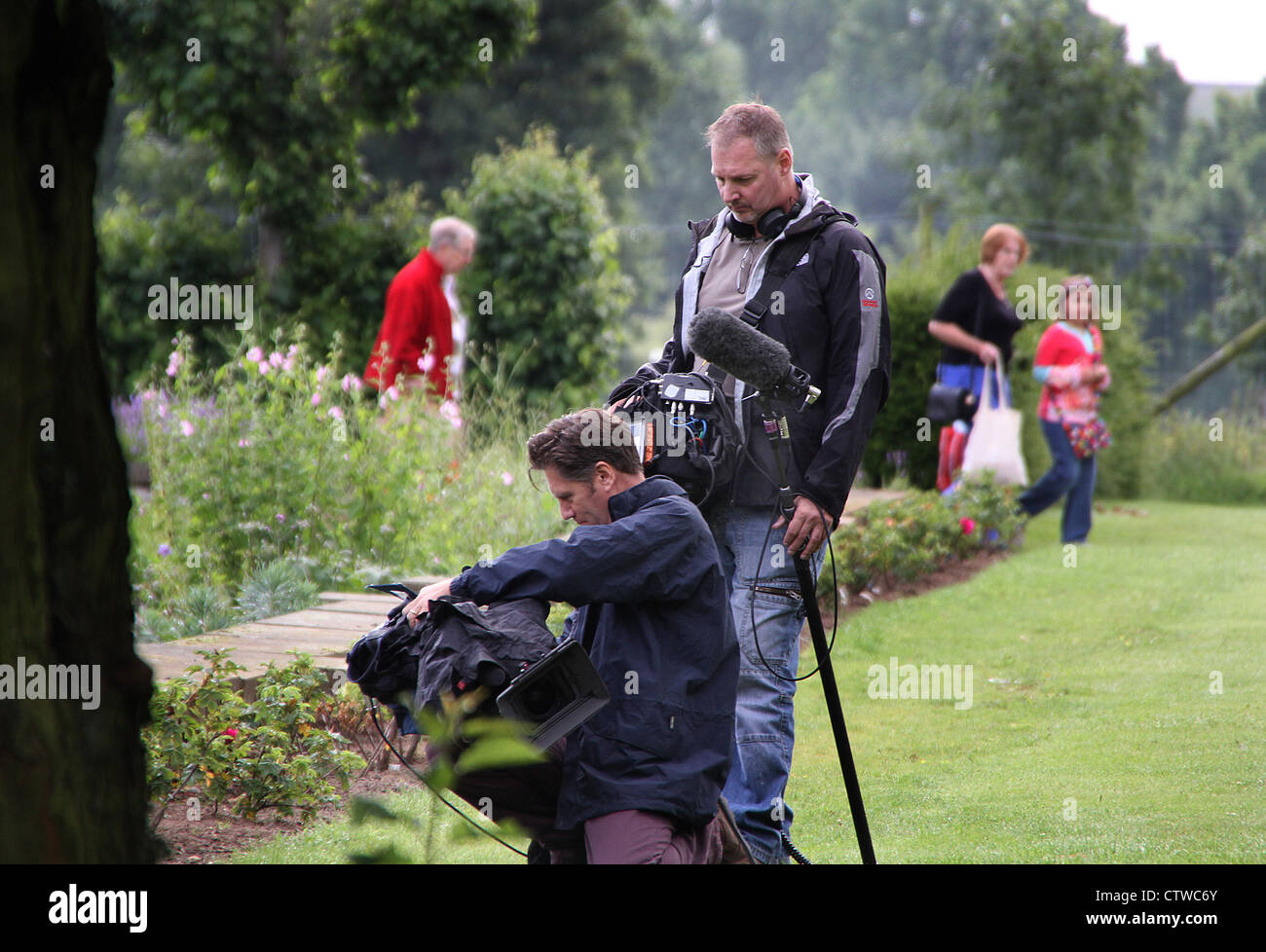 BBC TV-Kamera und Ton-Team. Stockfoto