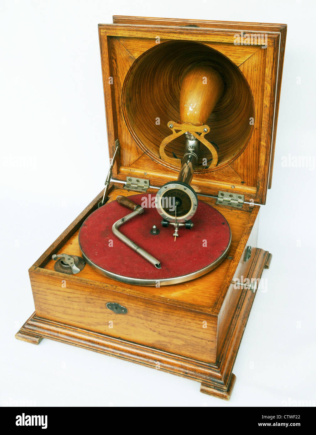 Pathe Saphone Gramophone Elf Plattenspieler Vintage Antik 1910 ist eine französische Grammophon mit einem Saphire-Stift. Aus den Archiven von Presse Portrait Service (ehemals Presse Portrait Bureau) Stockfoto