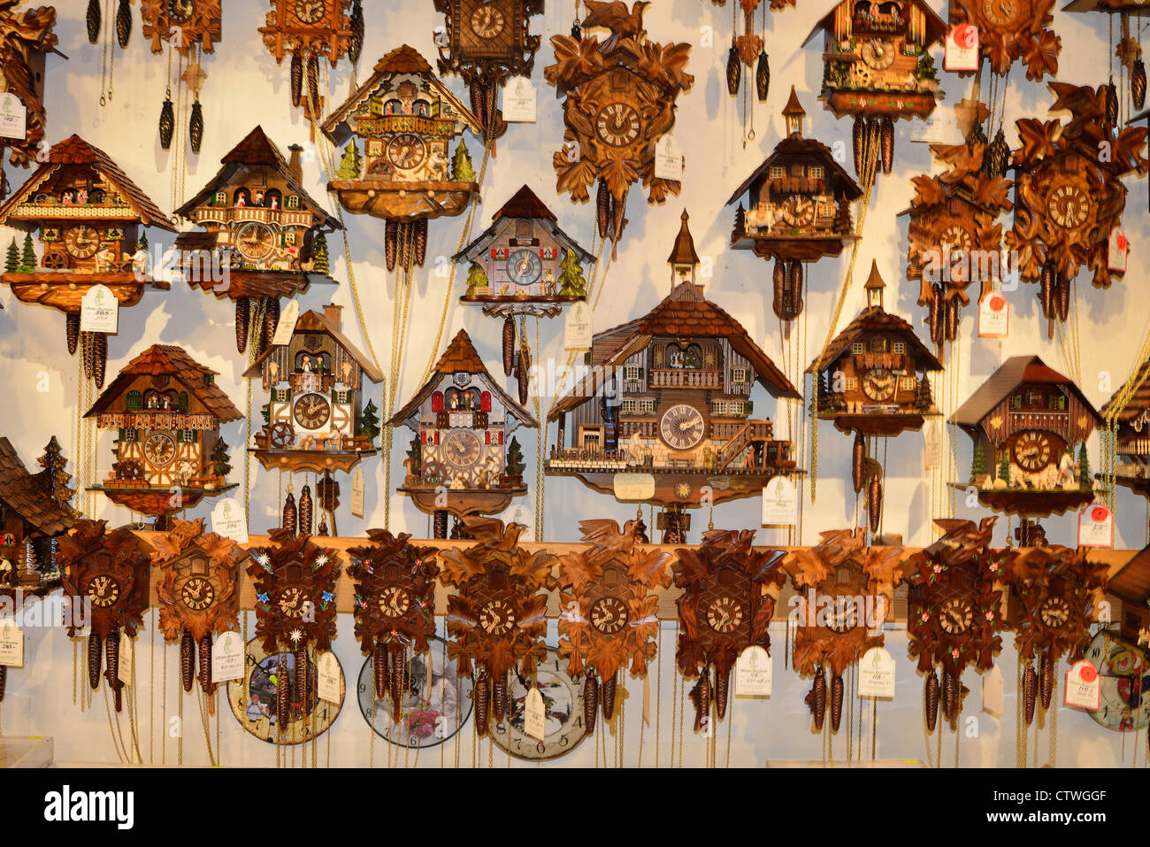 Schwarzwälder Kuckucksuhr, Uhren, Souvenirs, Titisee, Deutschland Stockfoto