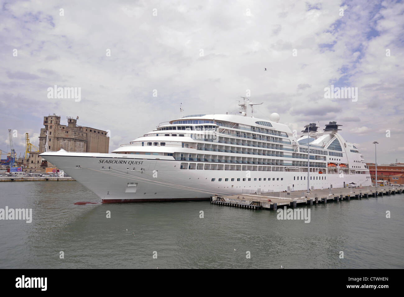 Livorno Hafen, Kreuzfahrtschiff Seabourn Quest, der Seabourn Cruise Line Gesellschaft (Carnival Group) Stockfoto