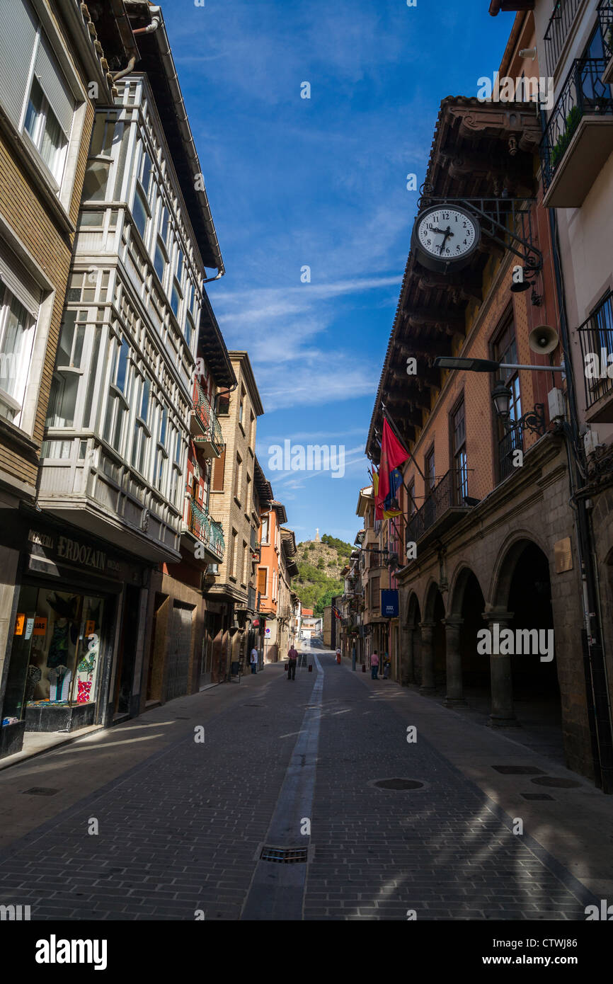 Eine Straße in der mittelalterlichen Stadt Sangüesa in Navarra, Spanien Stockfoto
