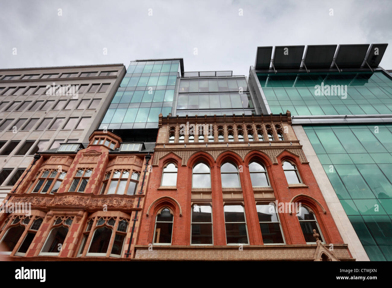 Alter und moderner Architektur in Birmingham, Großbritannien Stockfoto