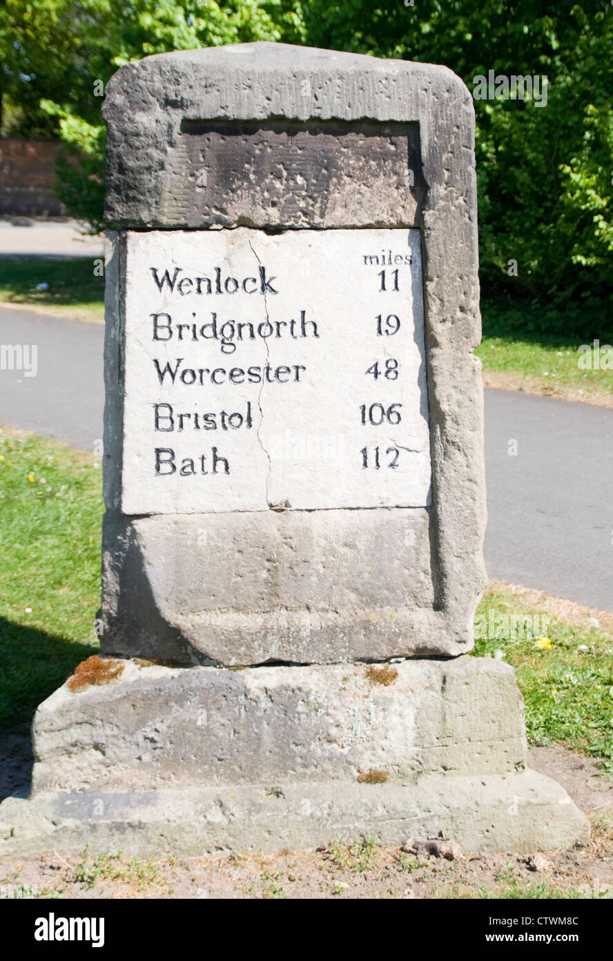 alten Meilenstein Shrewsbury Shropshire England UK Stockfoto