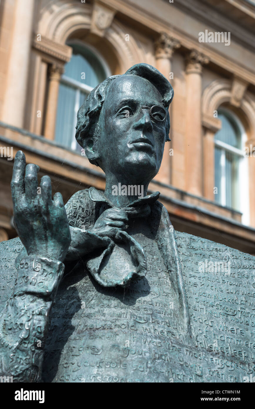 Statue zum Gedenken an WB Yeats, Sligo Town Centre, Co Sligo, Irland. Stockfoto