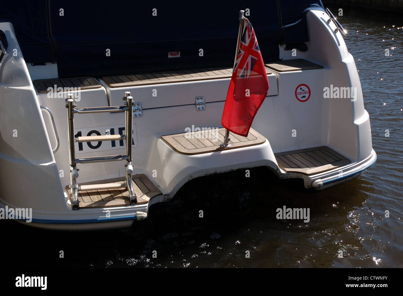 Motorboot Quicksilver Flamingo 620 J'adure auf den Norfolk Broads, Broads National Park Stockfoto