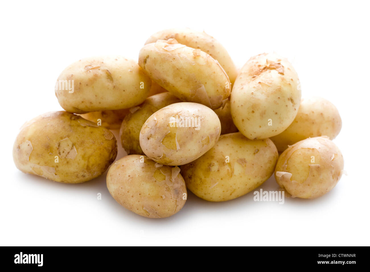 Maris Peer-neue Kartoffeln isoliert auf weiss Stockfoto