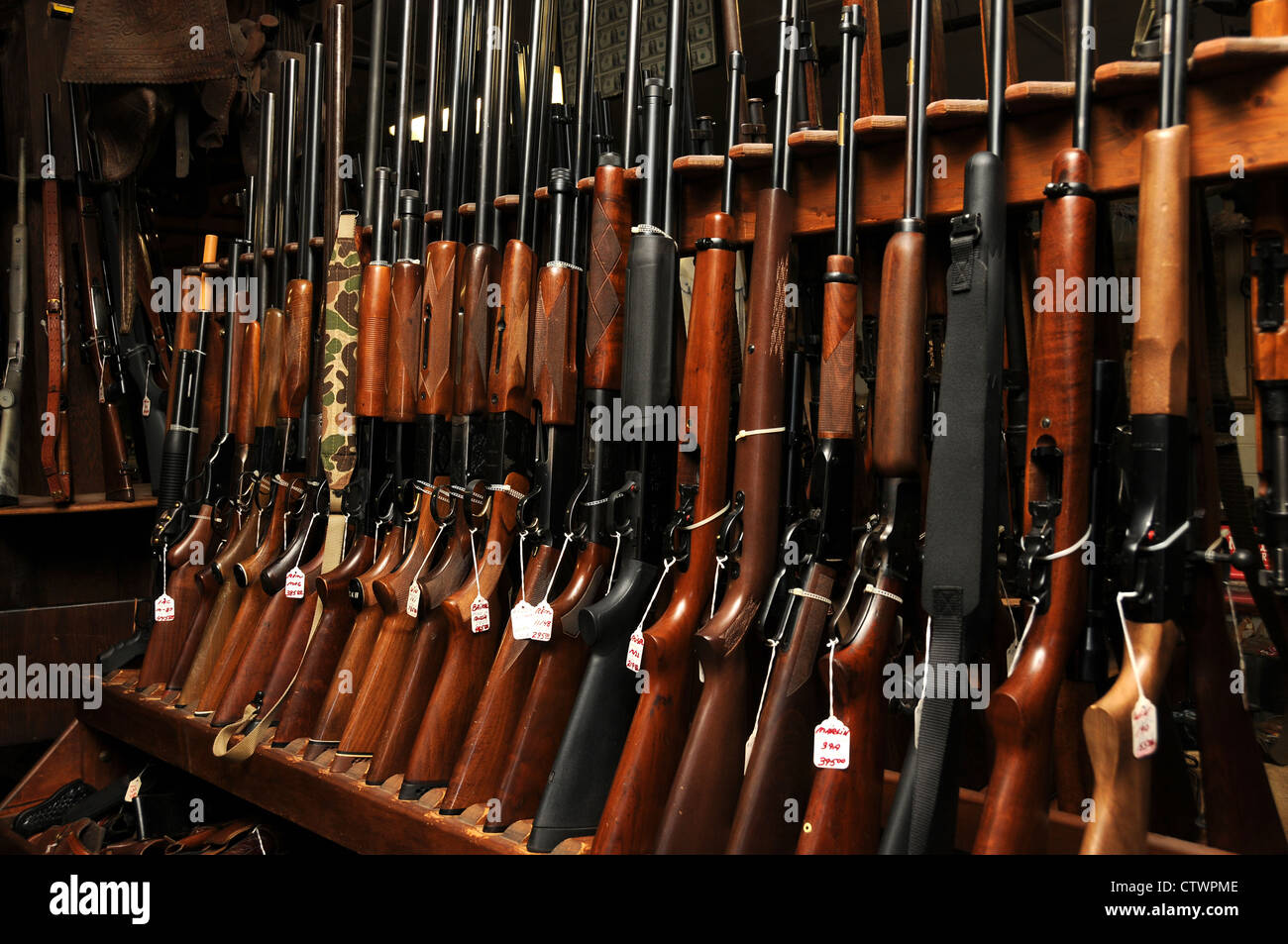 Waffen zum Verkauf an Frontier Waffenladen, Tucson, Arizona, USA. Stockfoto