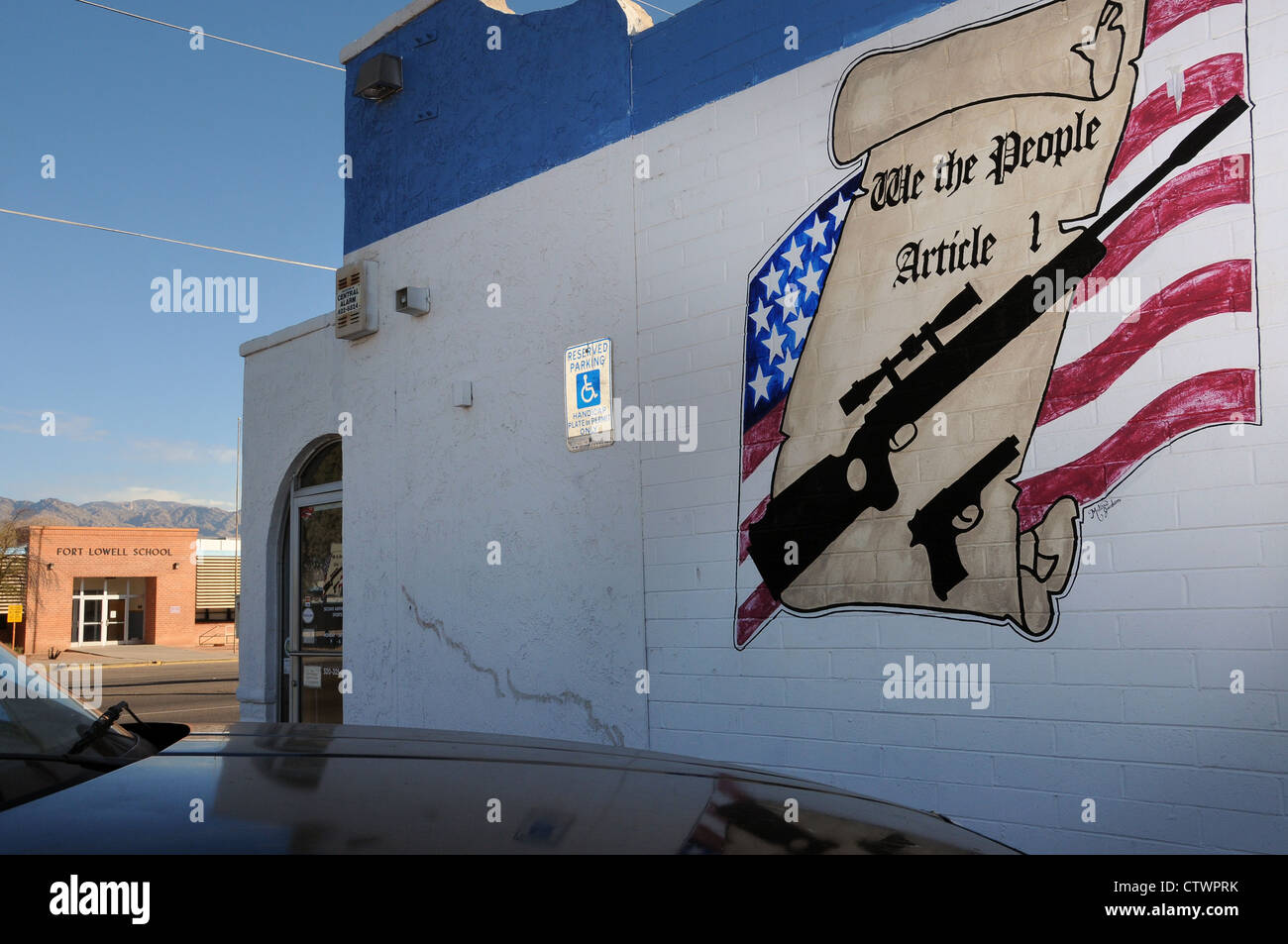 Ein Zeichen ist auf der Seite des Gebäudes am zweiten Änderung Sport, Tucson, Arizona, USA gemalt. Stockfoto