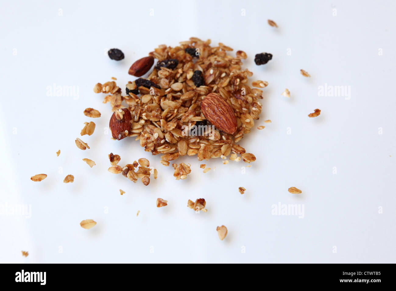 Granola Müsli (Haferflocken mit Trockenfrüchten und Nüssen) Stockfoto