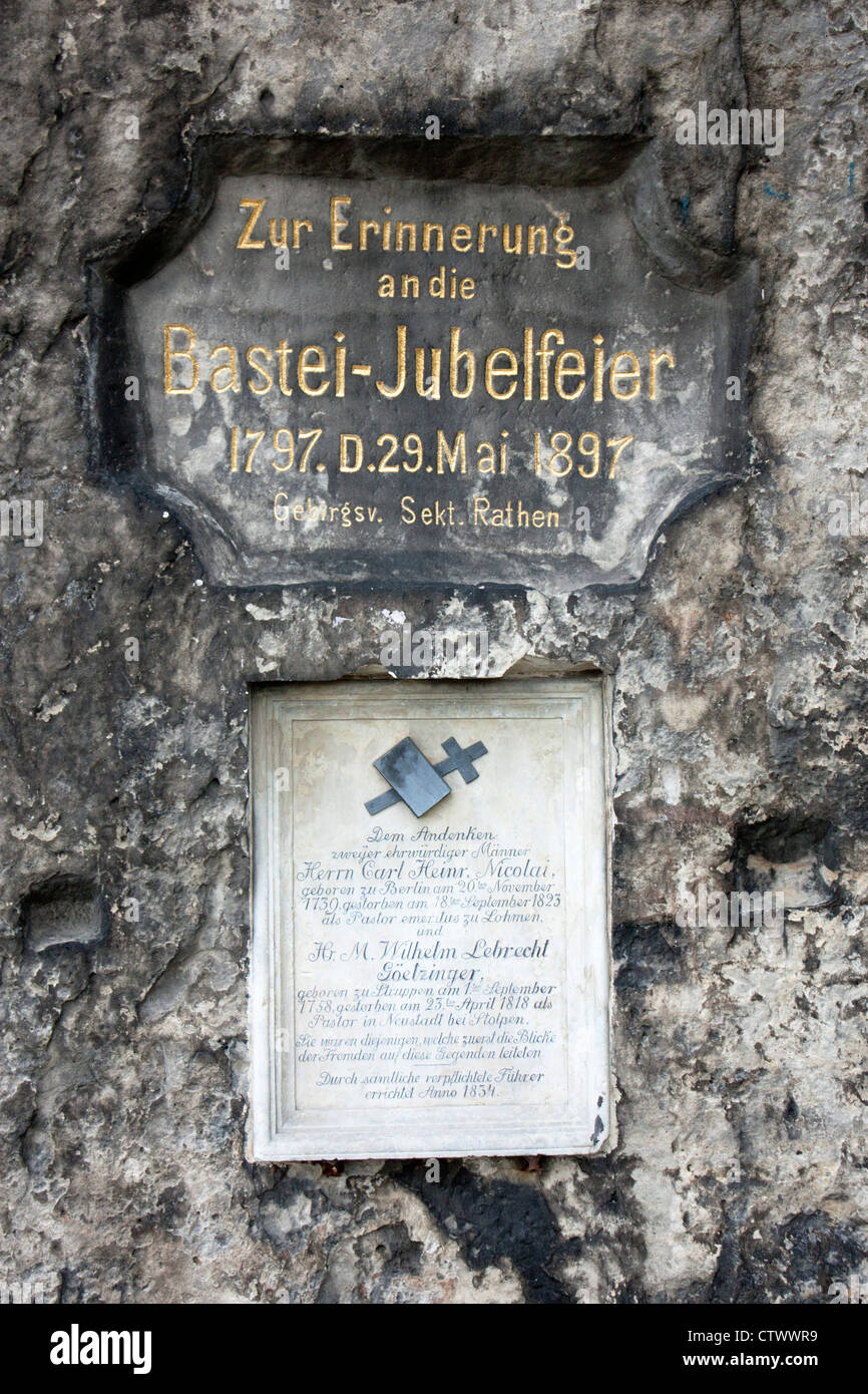 Gedenktafel an der Wand des Bastei-Brücke, Rathen, Sächsische Schweiz, Sachsen, Deutschland Stockfoto