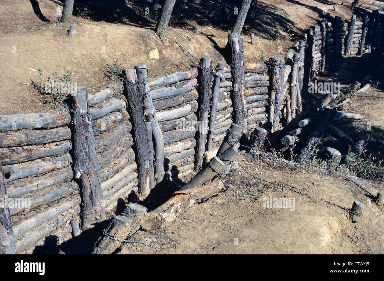 Rekonstruierte Schützengräben des Ersten Weltkriegs, die in der Trenchkriegfahrt in Gallipoli in der Türkei verwendet wurden Stockfoto