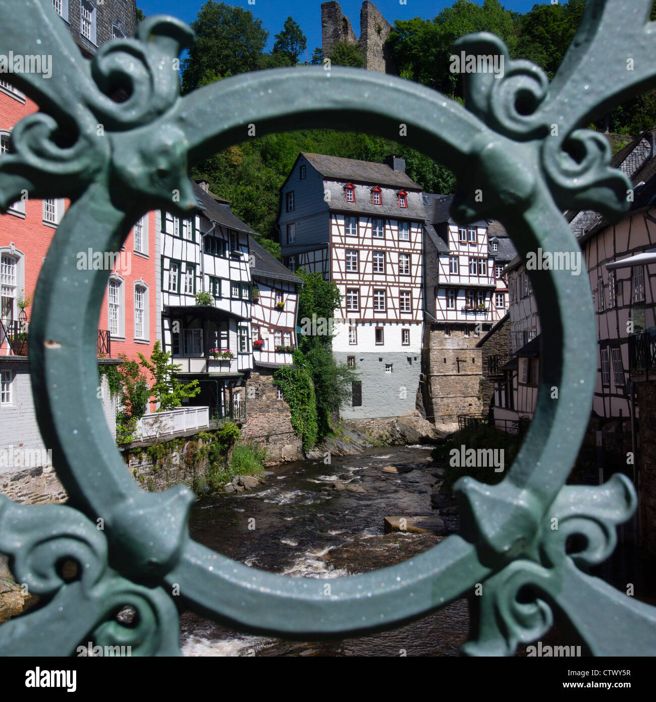 Ansicht des alten Fachwerkhäusern im historischen Dorf von Monschau in der Eifel Region Deutschland Stockfoto