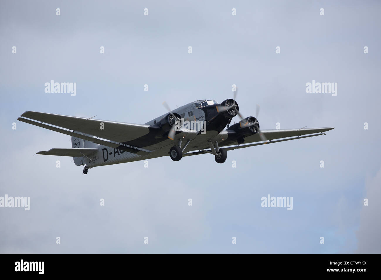 Deutsche Ju-52 Passagierflugzeug im Besitz von Lufthansa am Flying Legends 2012 erhalten Stockfoto