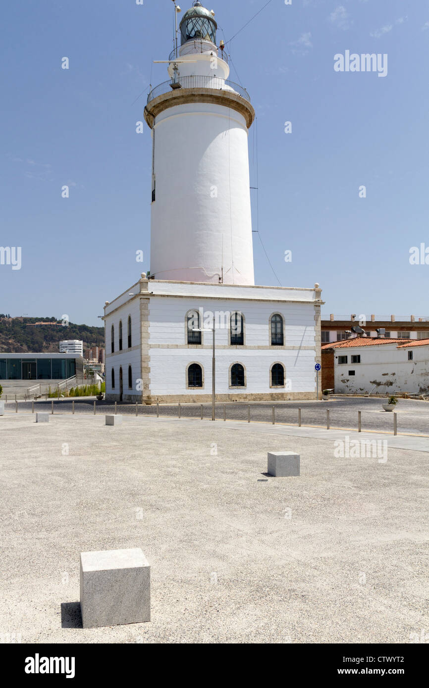 Der Leuchtturm im Hafen von Malaga Spanien Stockfoto