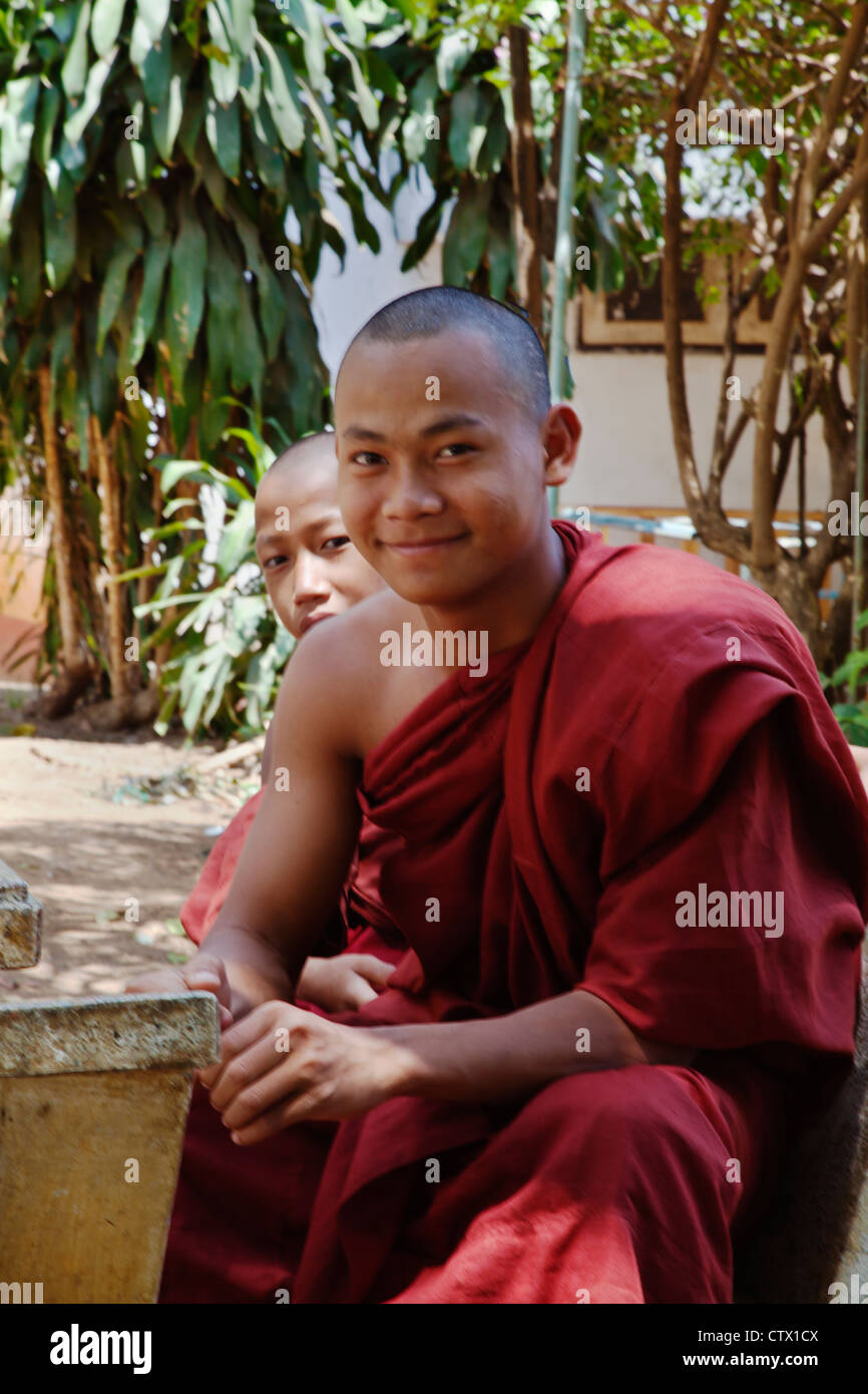 Mönch im buddhistischen Kloster in der Nähe von Yat Auftauen Mu auf dem südlichen Hügel von KENGTUNG auch bekannt als KYAINGTONG - MYANMAR Stockfoto