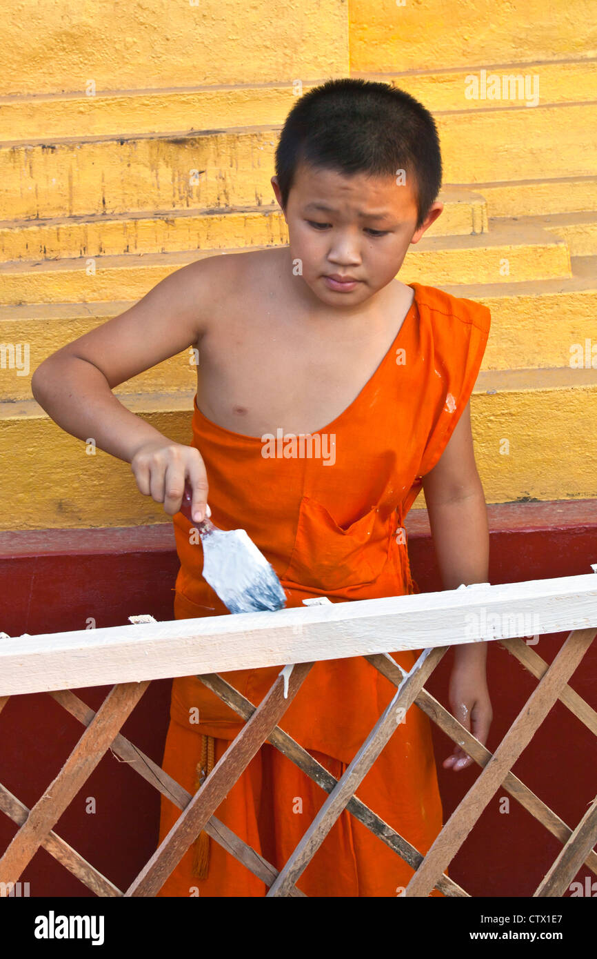 Junge Mönche werden am WAT JONG KHAM stammt aus mindestens dem 13. Jahrhundert - KENGTUNG auch bekannt als KYAINGTONG, MYANMAR ausgebildet. Stockfoto