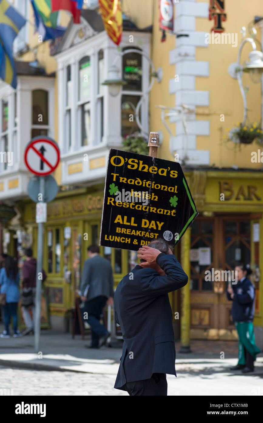 Oliver St. John Gogarty Pub in Temple Bar, Dublin, Irland. Auch bekannt als "Gogarty". Stockfoto