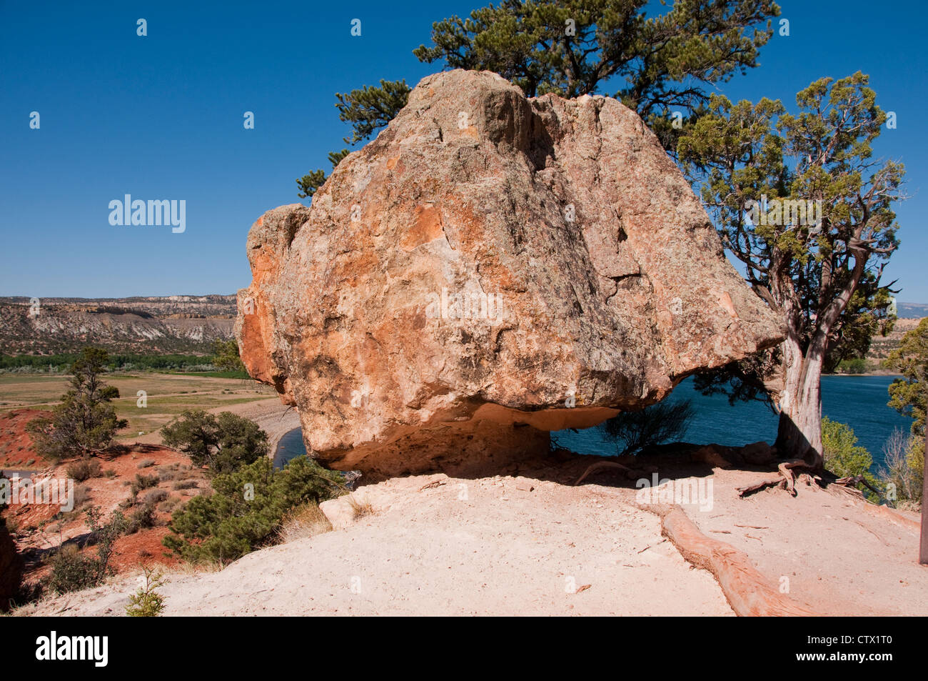USA-Utah, balancing Rock bei Escalante Petrified Forest State Park. Stockfoto