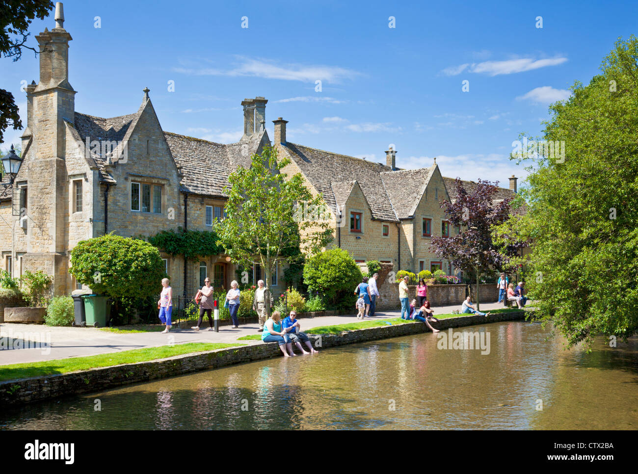 Cotswolds Dorf Bourton am Wasser und Fluss Windrush in den Cotswolds Gloucestershire England GB Europa Stockfoto