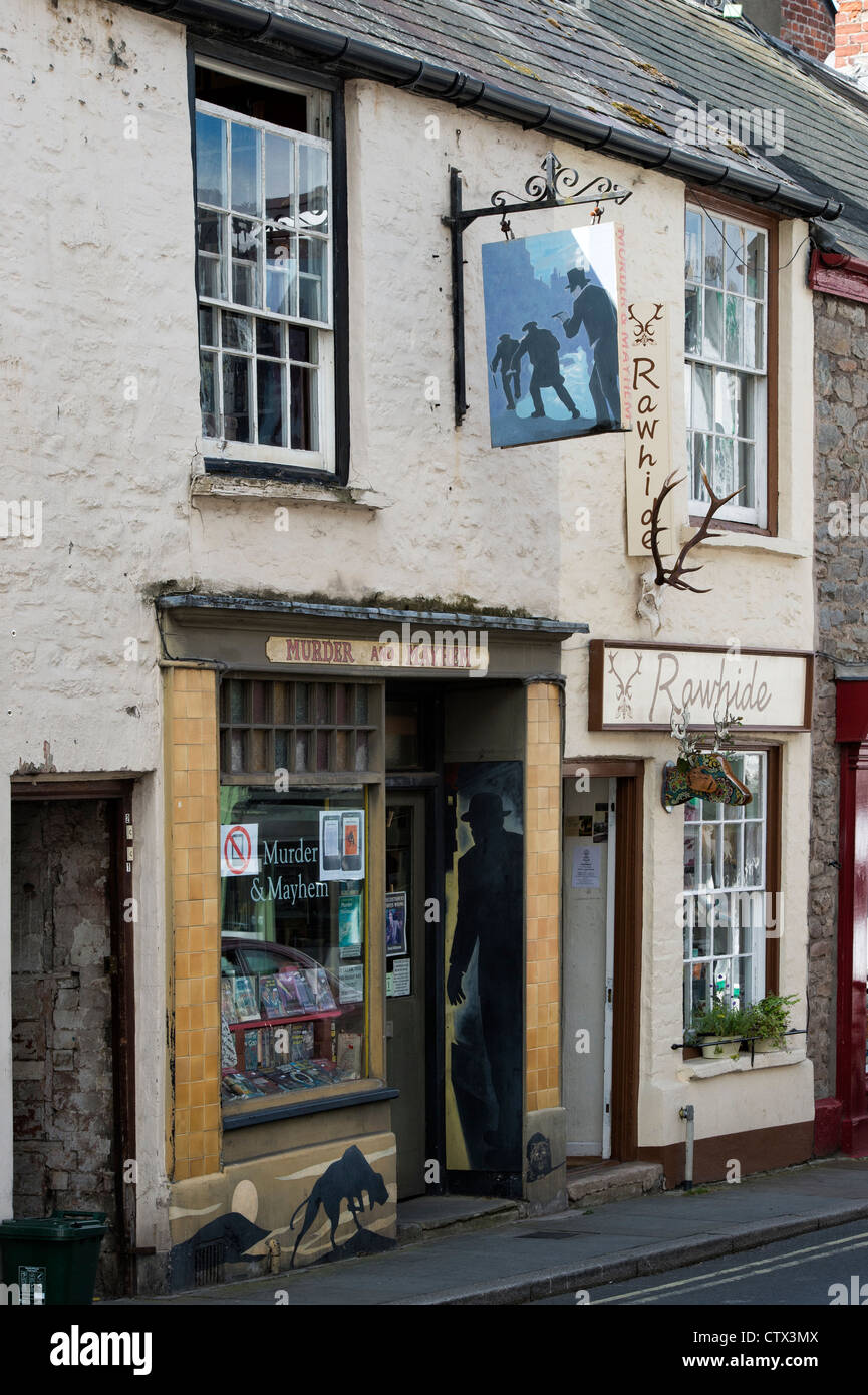 Mord und Chaos Secondhand-Buchladen. Hay on Wye, Powys, Wales. Stockfoto