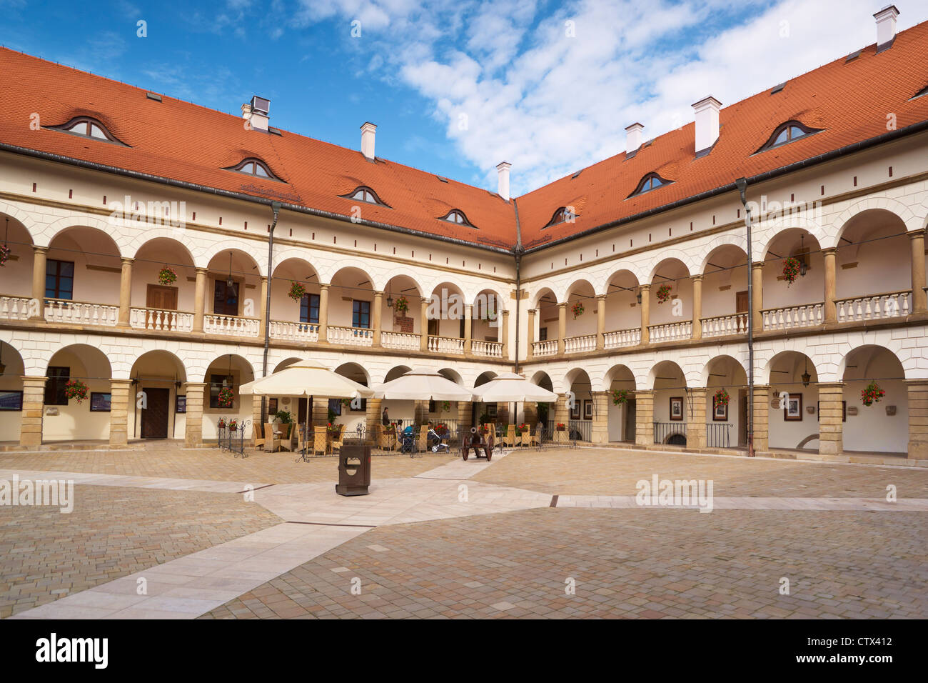 Das Königsschloss Niepolomice ist eine gotische Burg aus der Mitte des 14. Jahrhunderts, Niepolomice, Polen, Europa Stockfoto