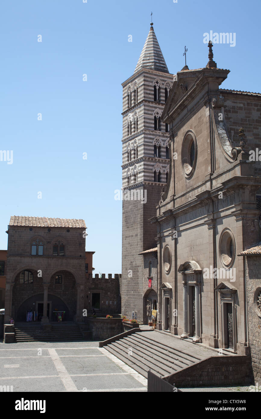 St.-Laurentius-Kathedrale und Glockenturm, Viterbo, Latium, Italien. Stockfoto