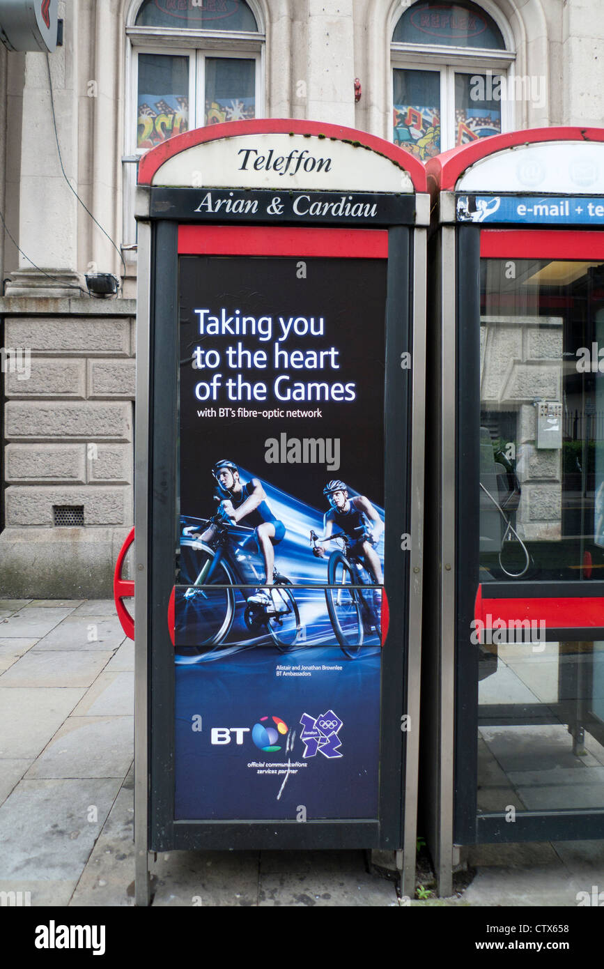 Olympischen Spiele 2012 in London Brownlee Brüder radfahren Sponsoring durch BT British Telecom auf den Telefonzellen in Cardiff City Centre Wales UK KATHY DEWITT Stockfoto