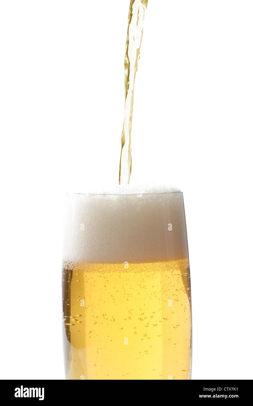 Bier in Strömen Stockfoto